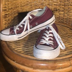 Women’s Converse shoes size 7
